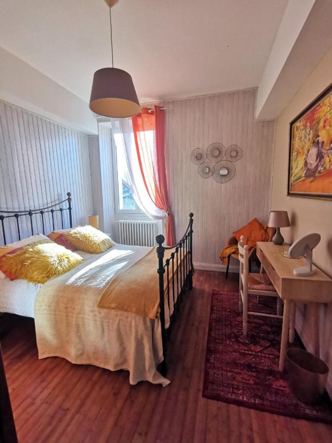 'Quelle Belle Vue' Chambre D'Hote Confolens Buitenkant foto