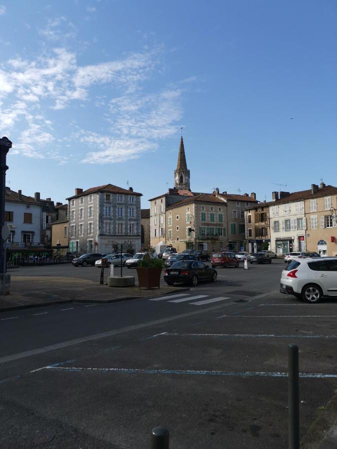 'Quelle Belle Vue' Chambre D'Hote Confolens Buitenkant foto