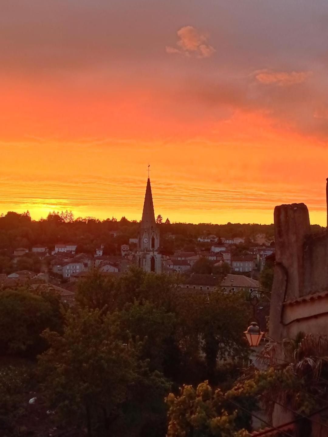 'Quelle Belle Vue' Chambre D'Hote Confolens Buitenkant foto
